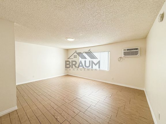 2nd image of 6612 Sylmar Ave APT 104