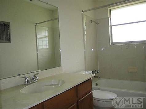 3rd image of 3648 Parkridge Dr APT 215