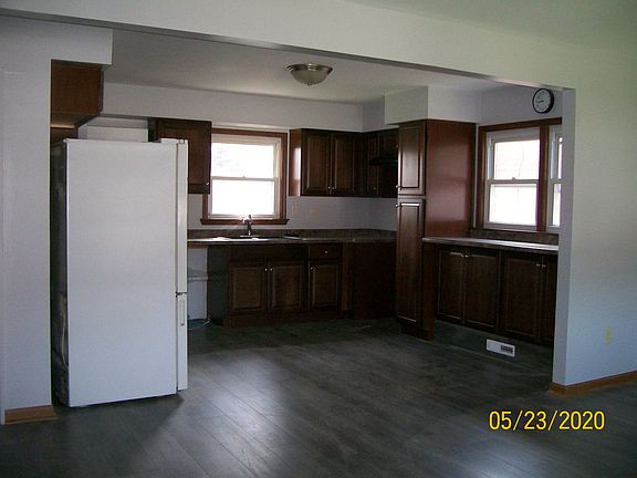 3rd image of 14619 S Sherman Ave