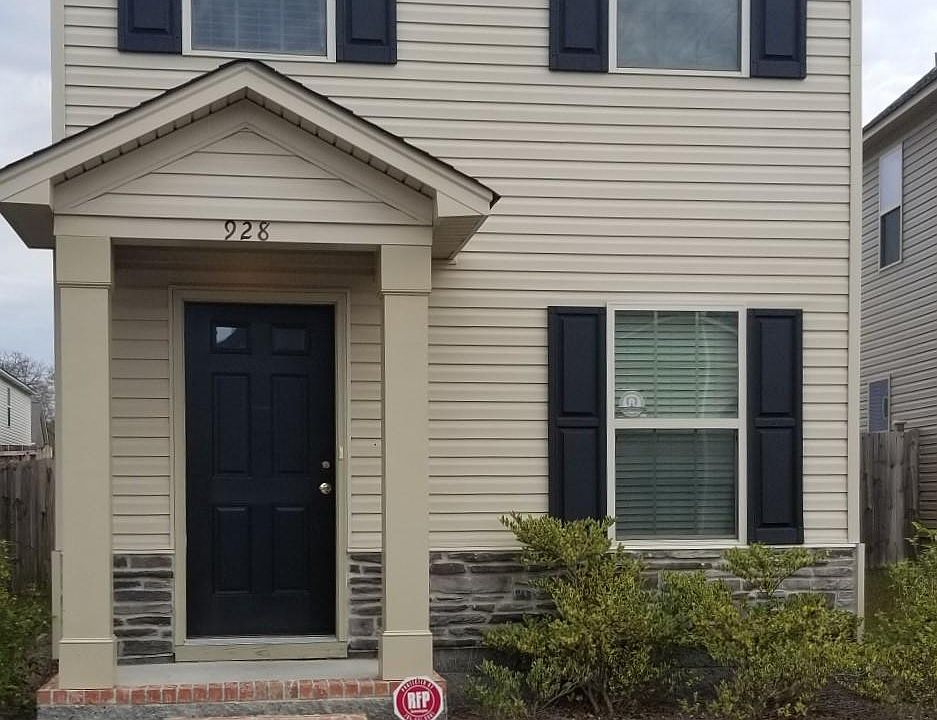 1st image of 928 Yarrow Ln