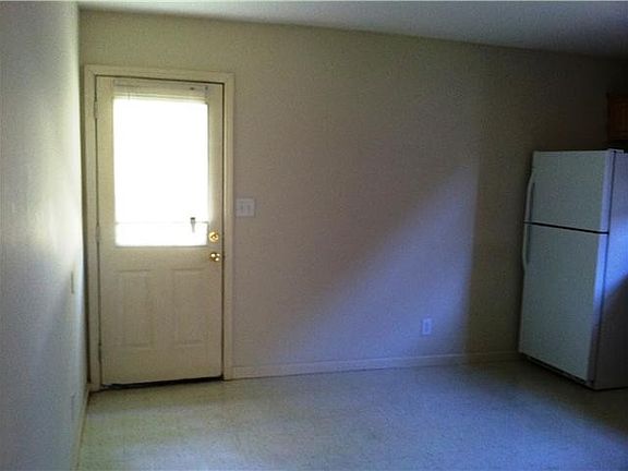 5th image of 268 Executive Ave