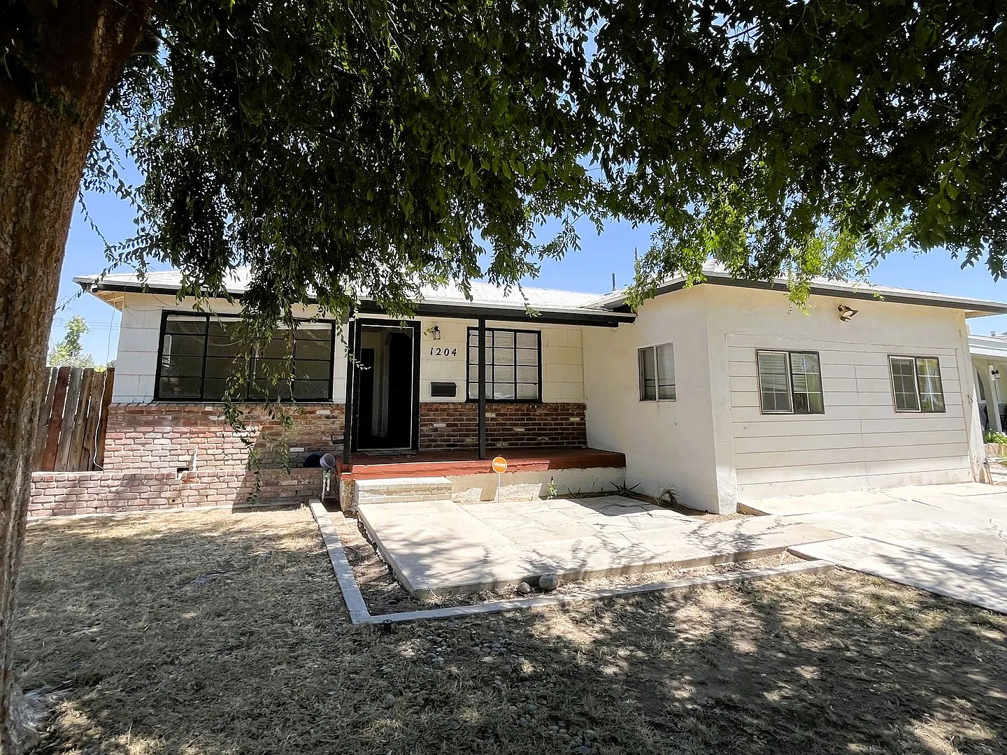 1204 W Point Dr photo 1