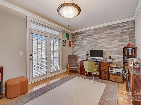 4th image of 150 Water Oak Dr