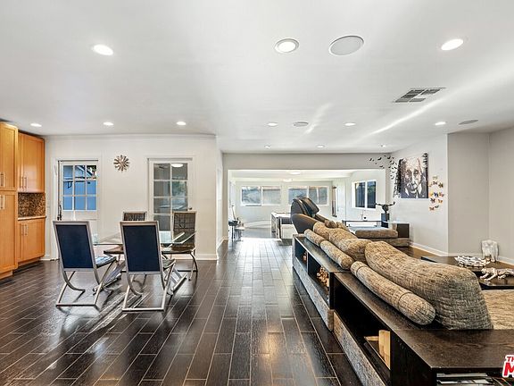 4th image of 6139 Fallbrook Ave