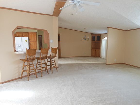 2nd image of 205 Begonia Dr