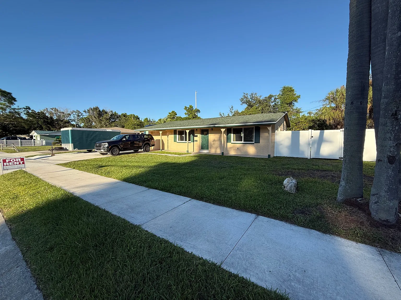 3 bed, 1050 sqft, $1,999 — Photo 2