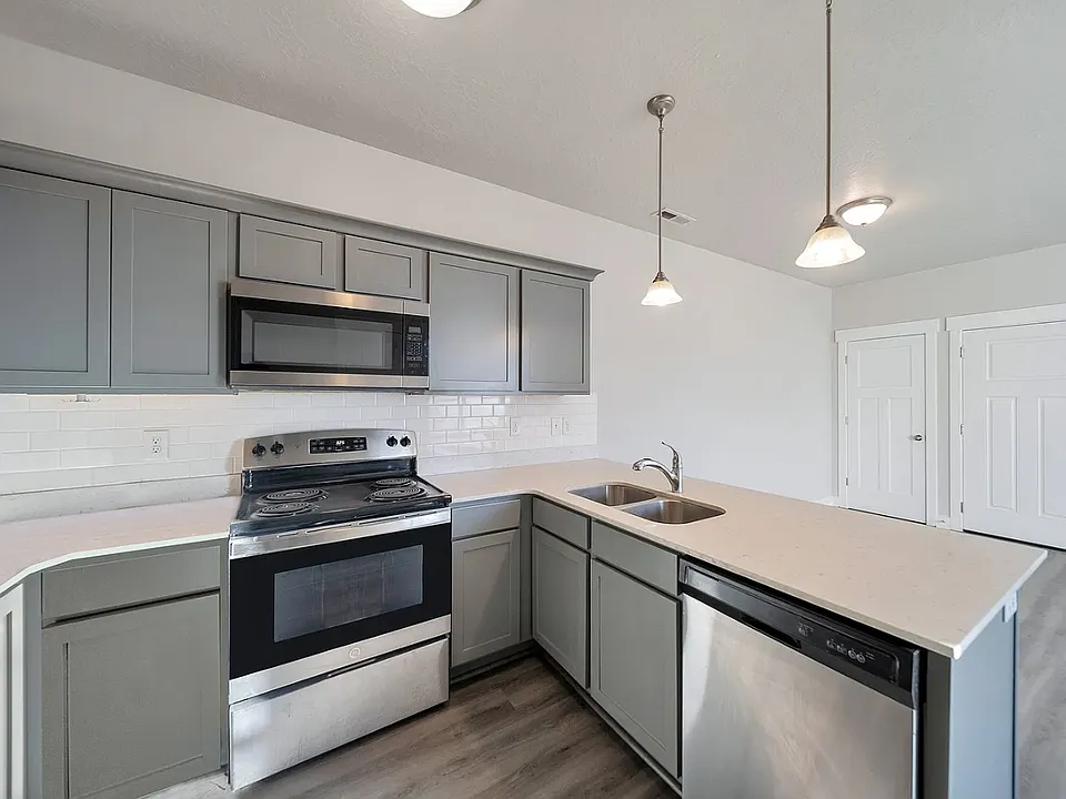 13084 S Tortola Dr #201