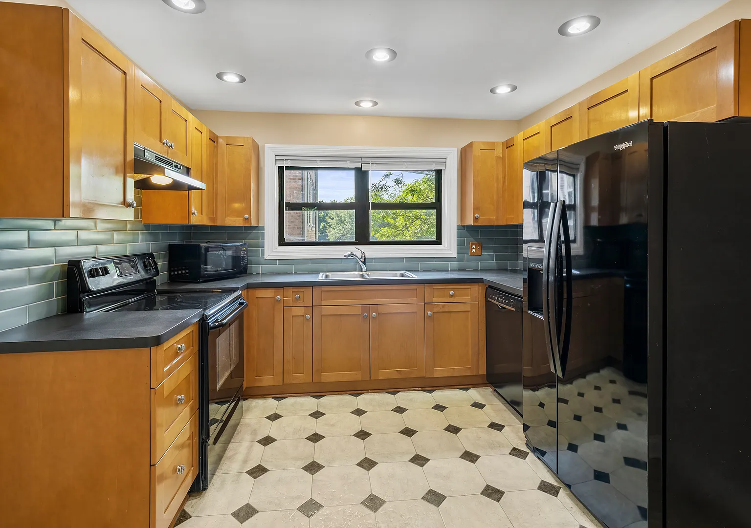 2 bed, $2,150 — Photo 2
