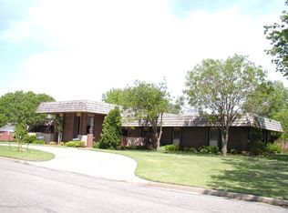 410 Bel Air Ave, Blackwell, OK 74631