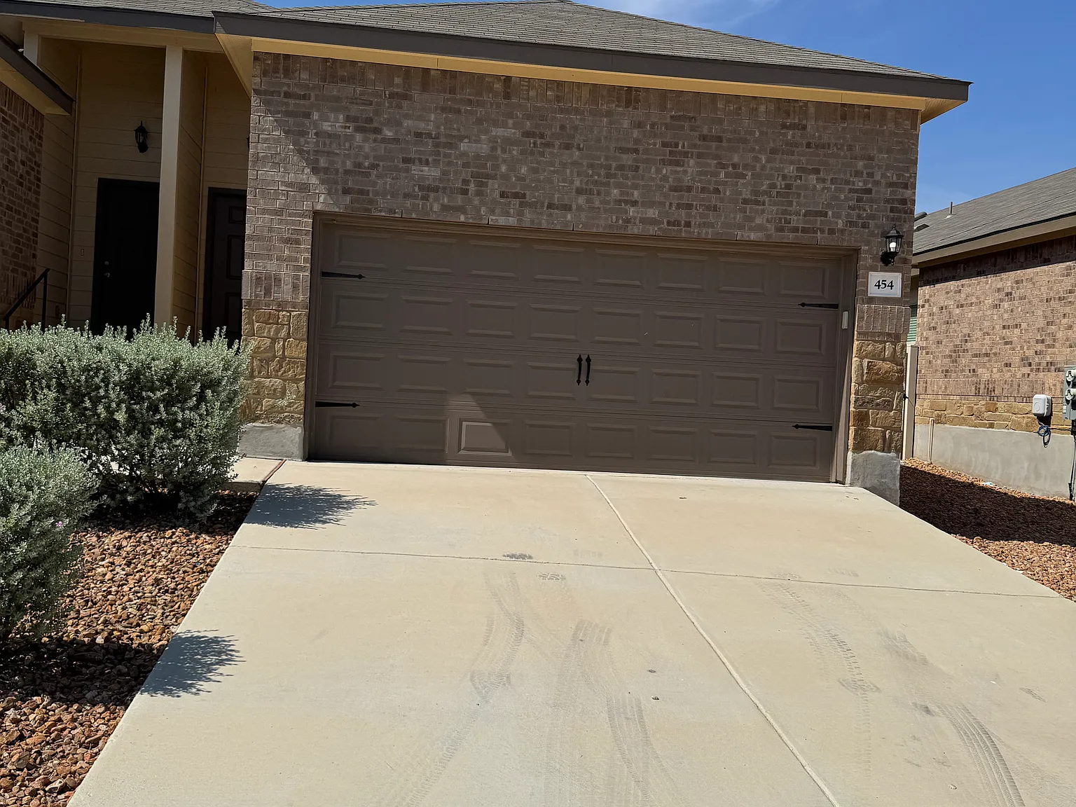 3 bed, 1347 sqft, $1,595 — Photo 1