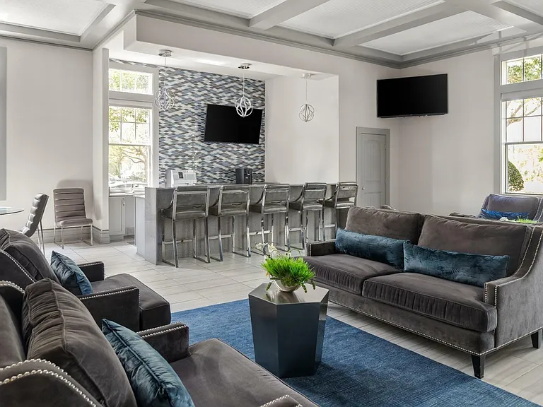Village at Baldwin Park - Resident Lounge