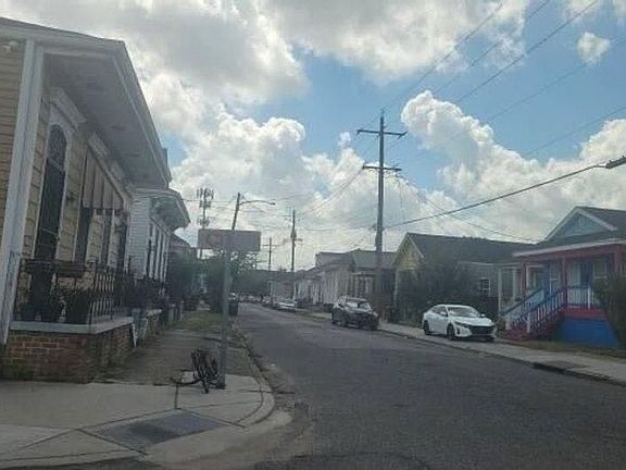 5th image of 1810 Frenchmen St
