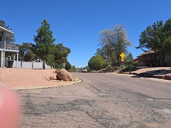 5th image of 812 S Santa Fe Cir
