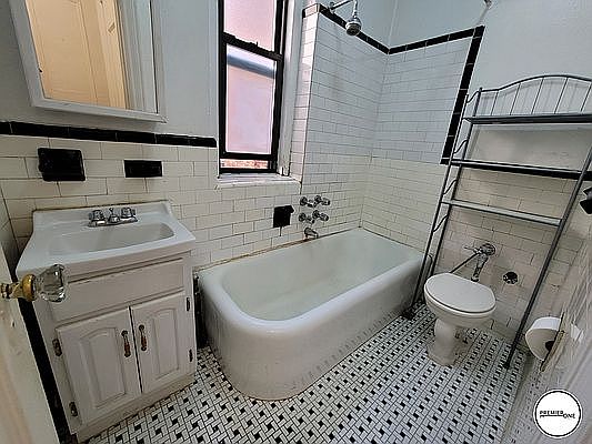 4th image of 10 Bennett Ave #3B