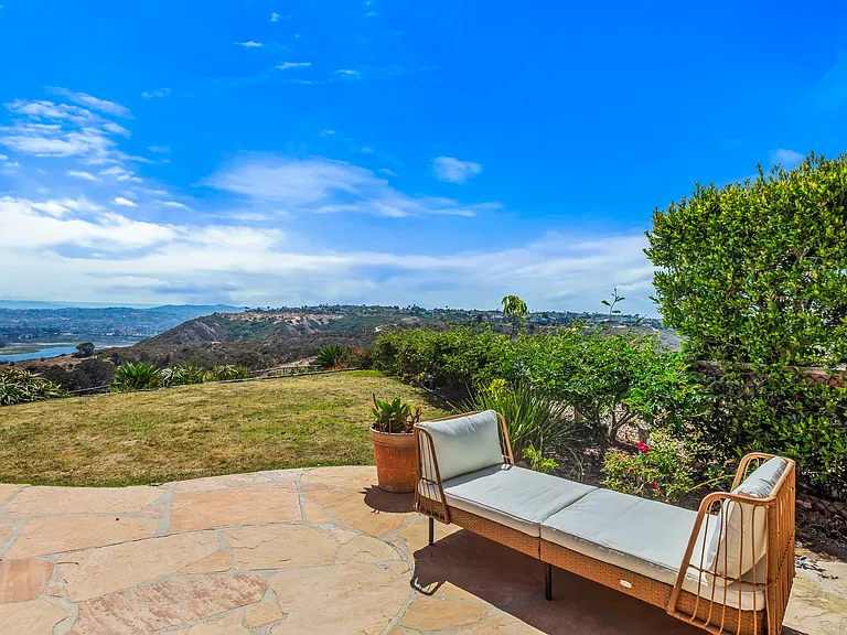 1807 Amalfi Dr — Photo 28