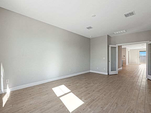 4th image of 805 N 109th Dr