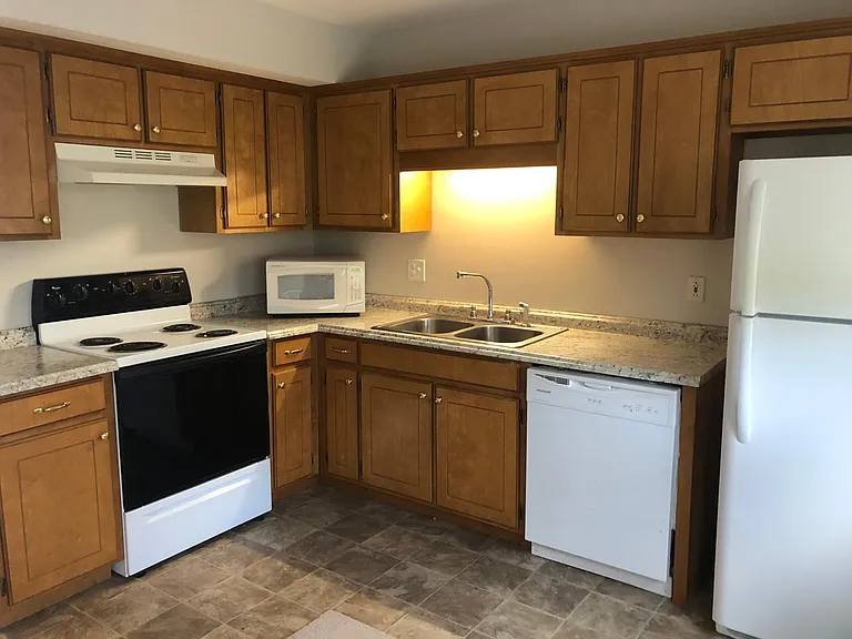 929 Palmer Dr — Photo 4