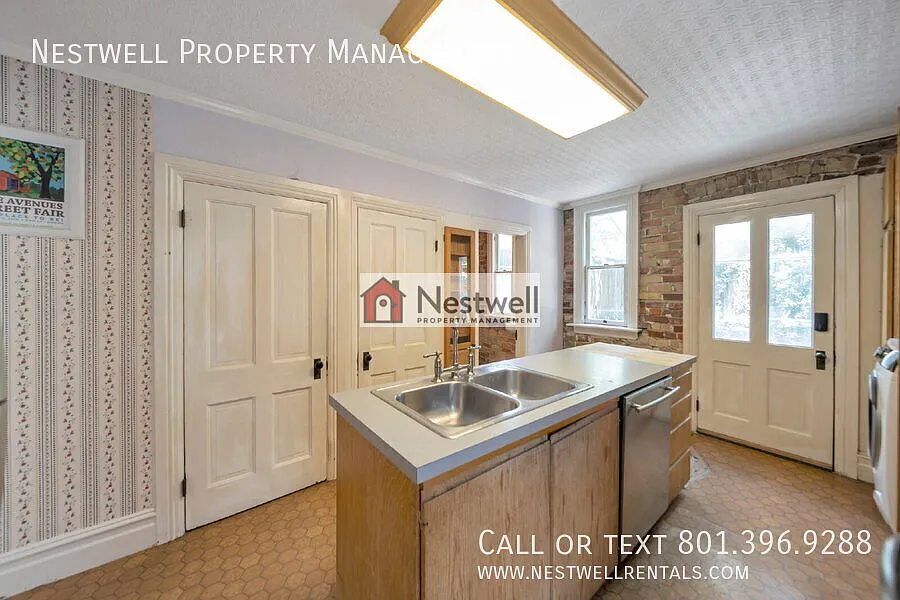 Charming Home in Historical Salt Lake Avenues — Photo 4