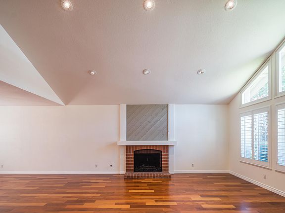 3rd image of 236 Parkview Dr