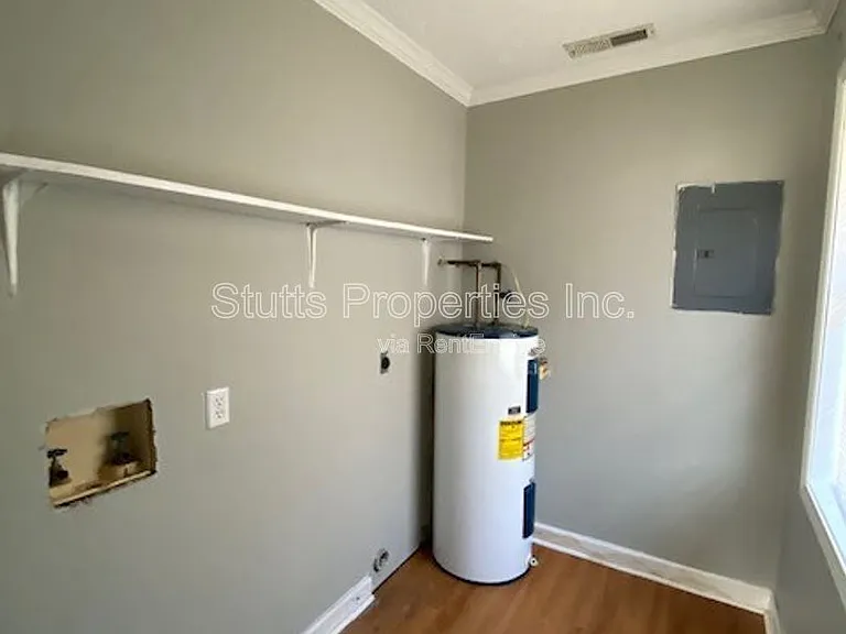 545 Dulin St — Photo 9