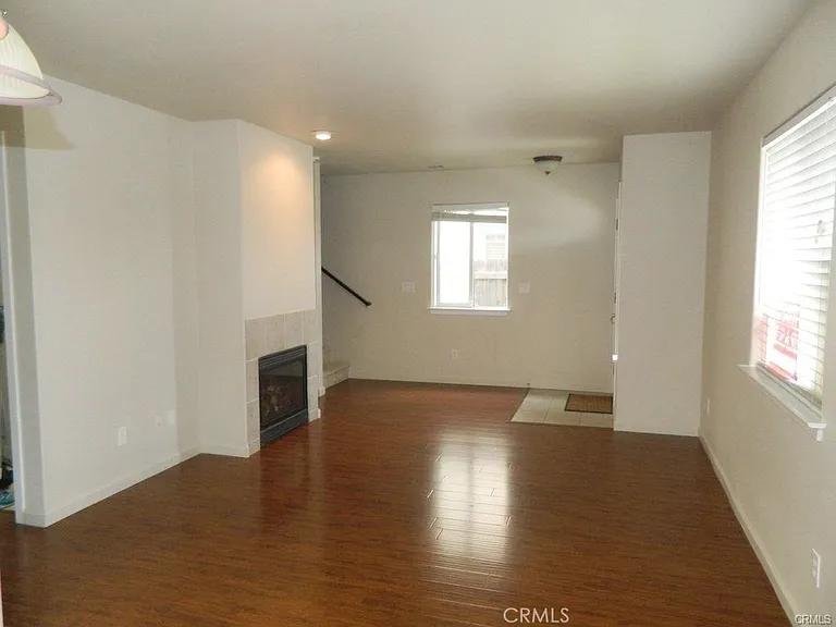 1093 Belridge St — Photo 2