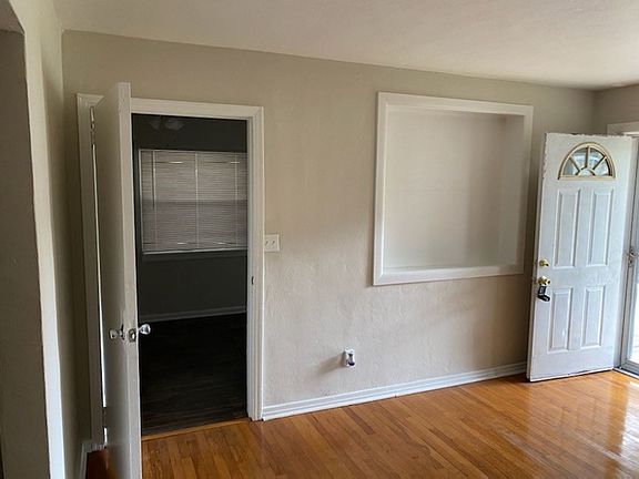 2nd image of 3541 College St