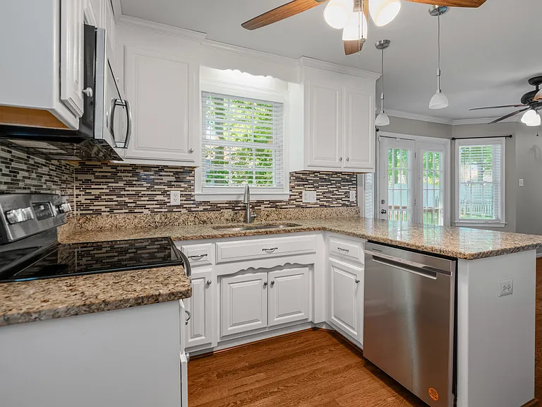 3924 Liberty Point Dr — Photo 14
