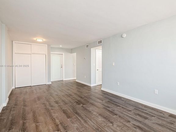 3rd image of 910 Jefferson Ave APT 3A