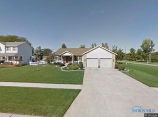 10 Whitney Dr, Fremont, OH 43420
