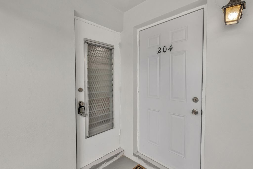 651 PINE Drive #204, photo 2
