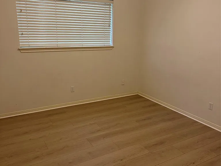 120 Hiwon Dr — Photo 32