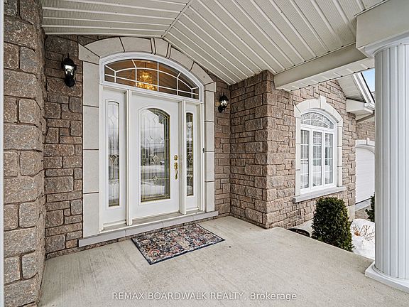 2nd image of 819 Laval St