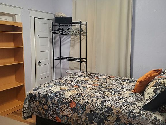 5th image of 1030 E Sanson Ave