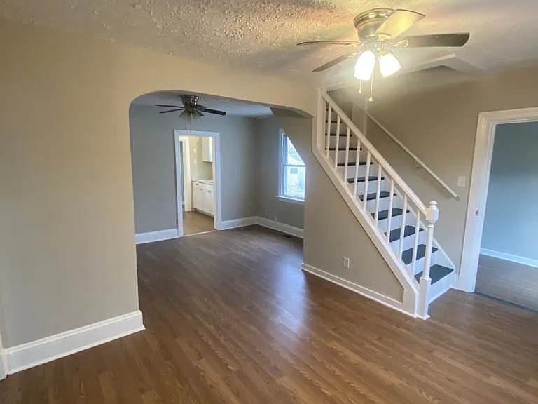 108 N Ivy Ave — Photo 2
