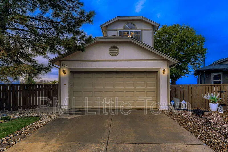 3 bed, 3.5 bath, 1998 sqft, $2,995 — Photo 2