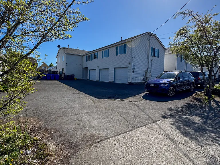 8244 SE Washington St — Photo 14