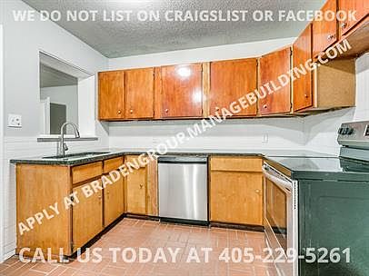1st image of 409 E Hill Dr
