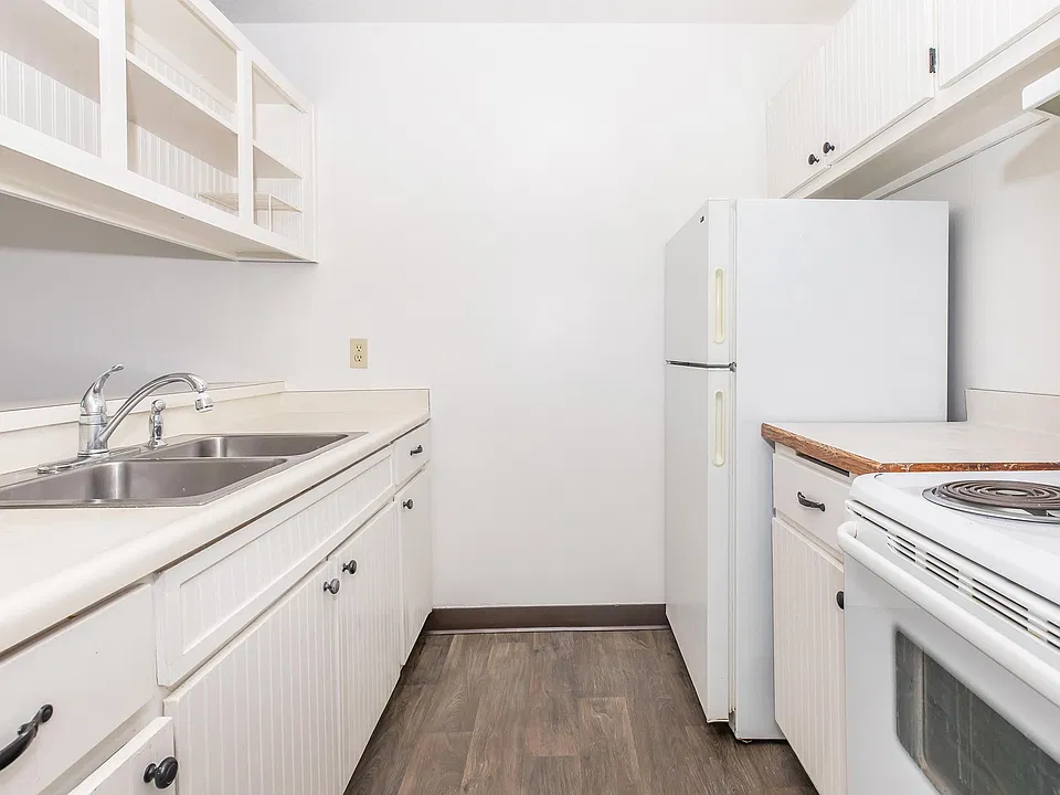 Holiday Acres Apartments