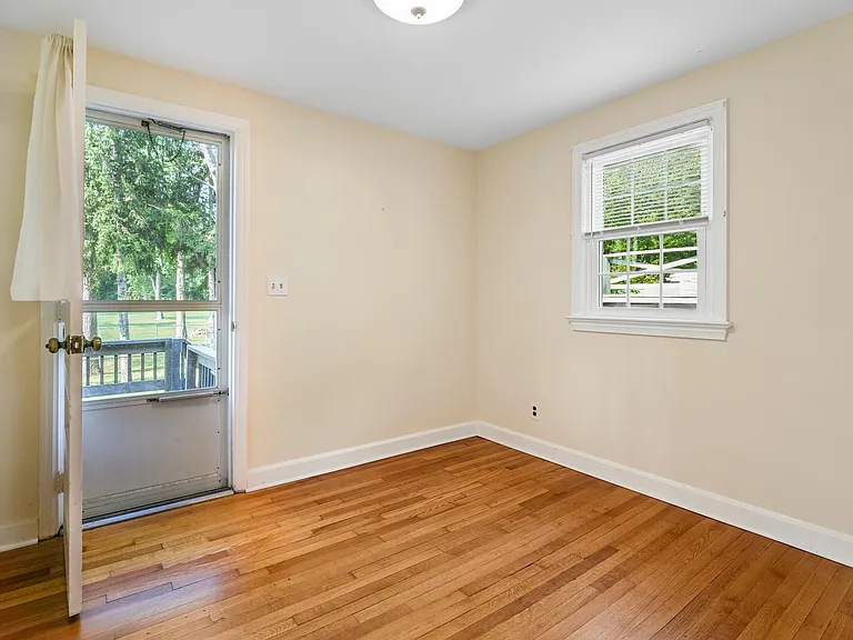 47 Rose Ave — Photo 15