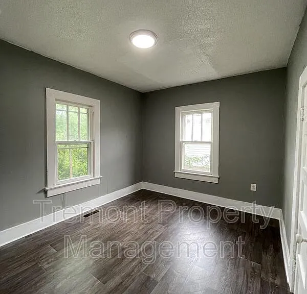 2702 Woodside St — Photo 4