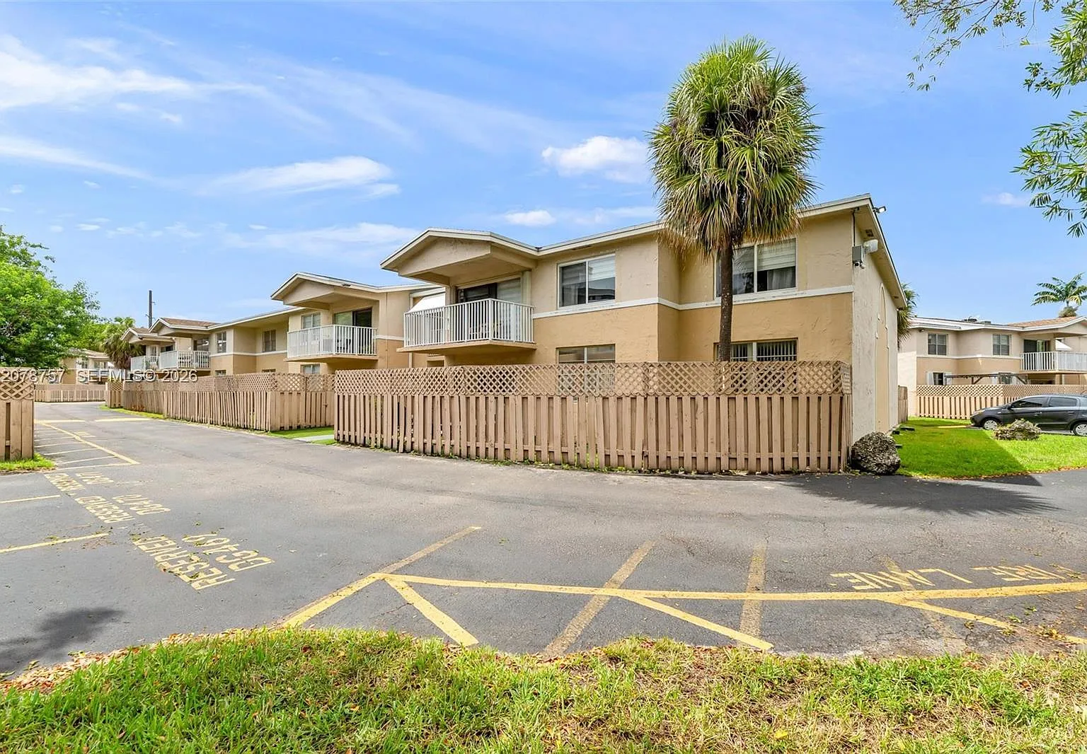 Doral Gardens Condo — Photo 1