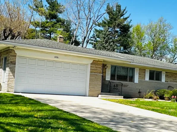 8226 Laura Lynne Ln, Indianapolis, IN 46217