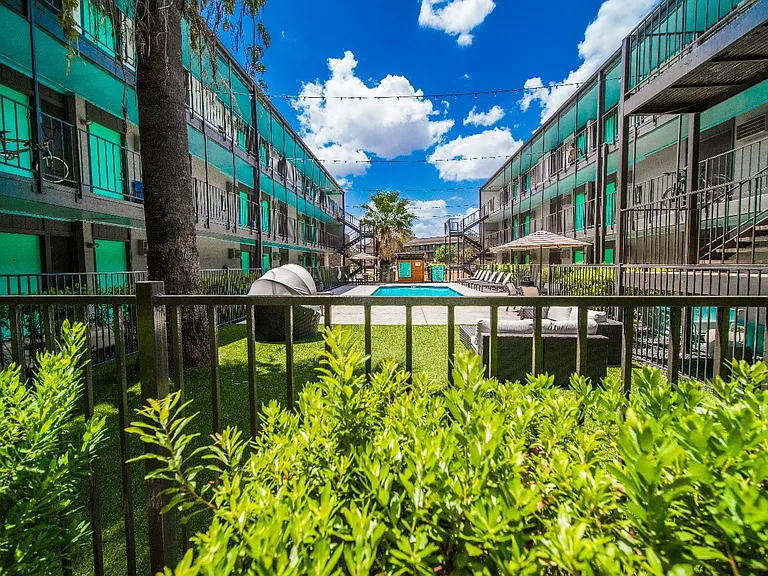 Mesh Apartments — Photo 10