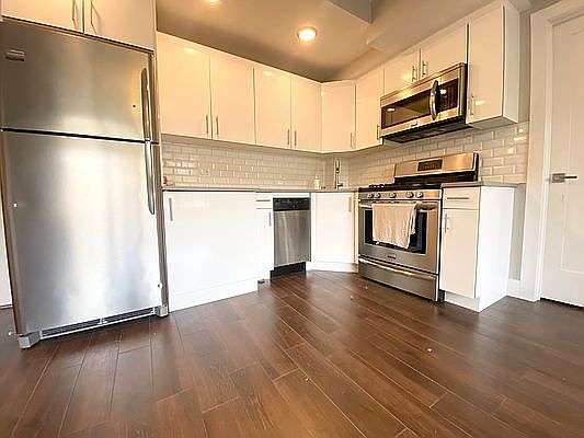 5th image of 326 Bond St #2R