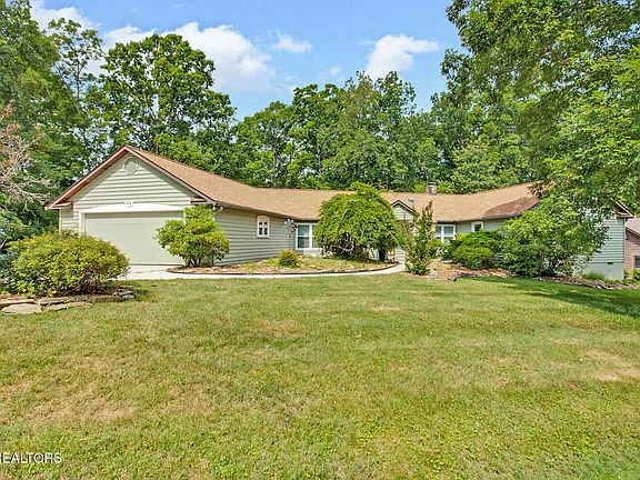 4th image of 24 Kingsboro Ln