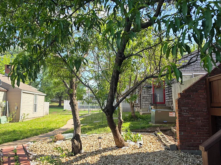 11260 College Ave — Photo 5