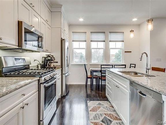 3rd image of 504 Woodlawn Ave