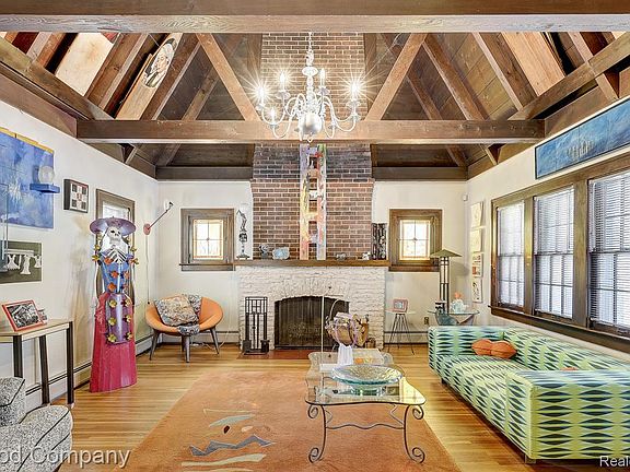 4th image of 19 Oakdale Blvd