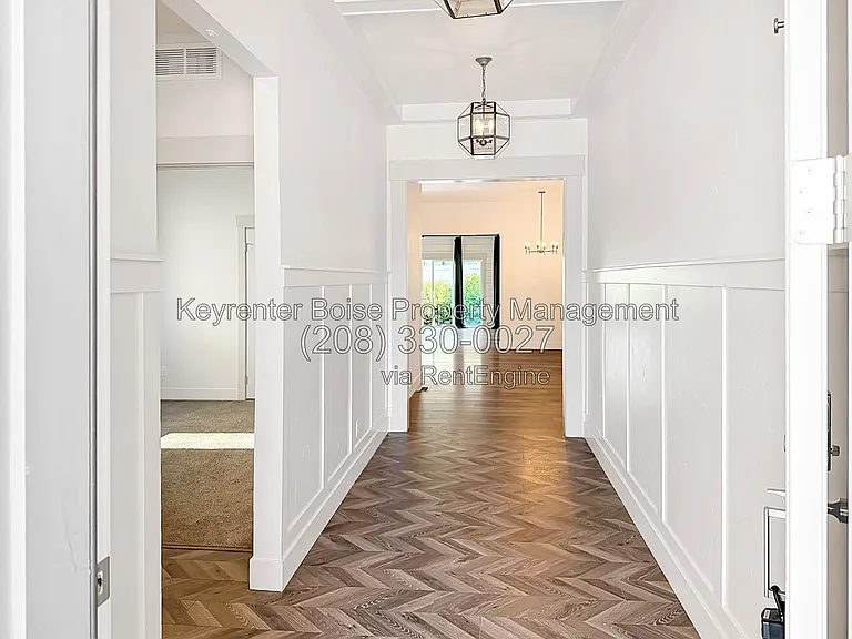 1440 W Cerulean St — Photo 2