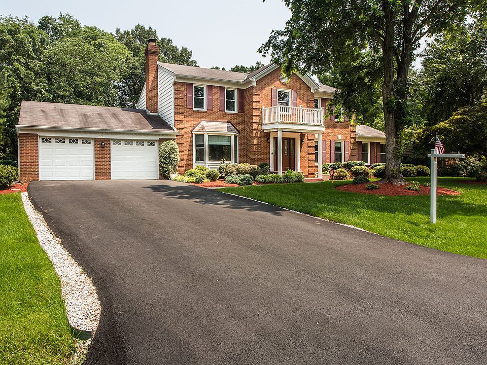 1st image of 921 Holly Creek Dr